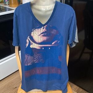 Second Sunday M NWT two-tone blue gray v-neck graphic face tee shirt